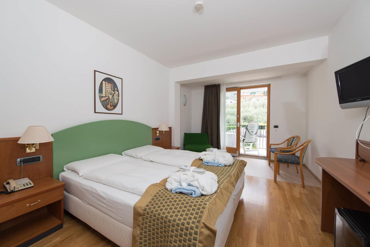 Hotel Venezia Мальчезине Экстерьер фото
