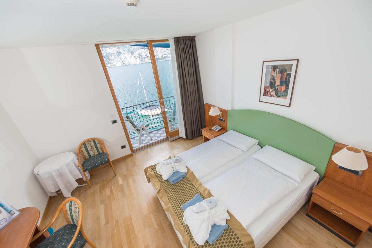 Hotel Venezia Мальчезине Экстерьер фото
