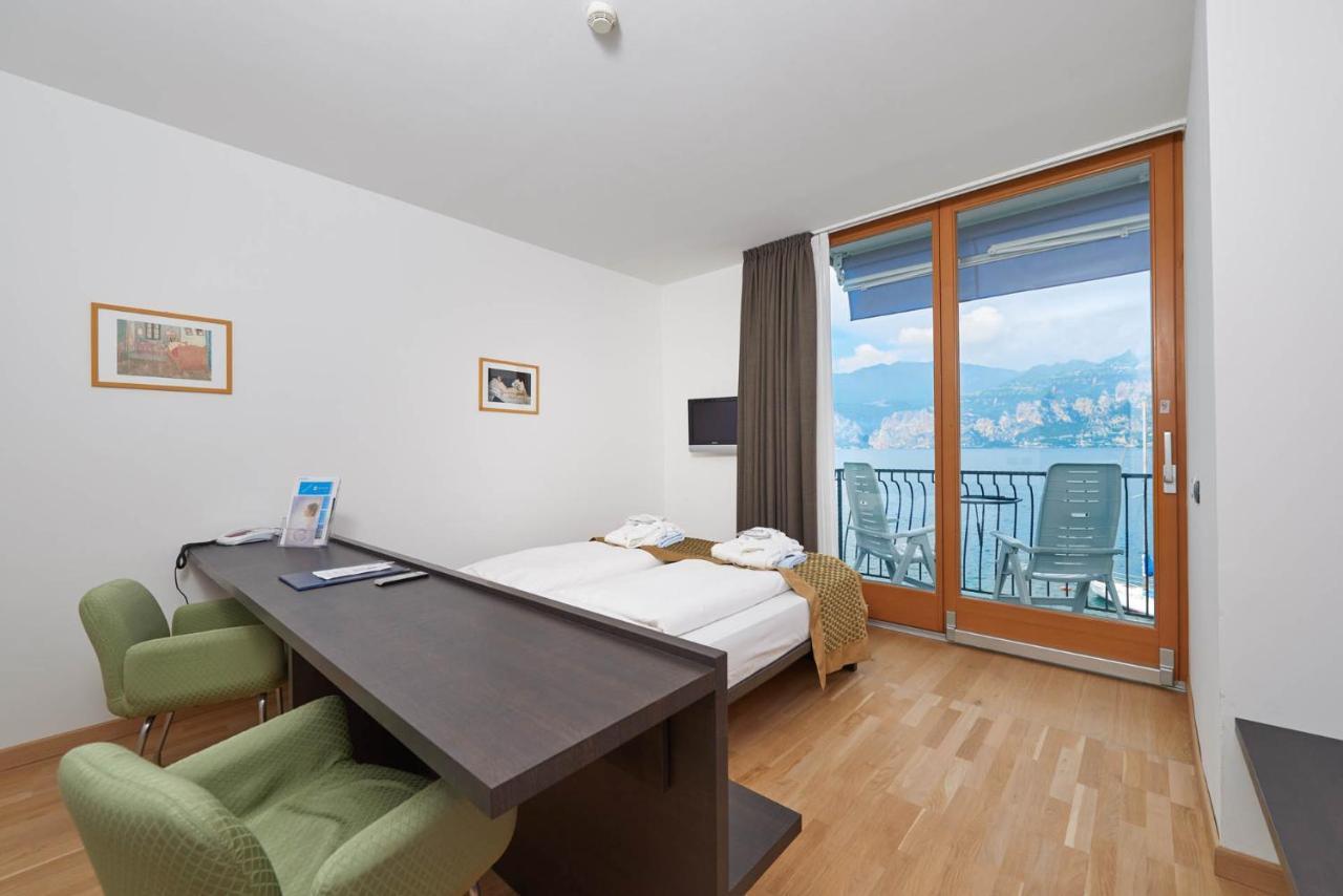 Hotel Venezia Мальчезине Экстерьер фото
